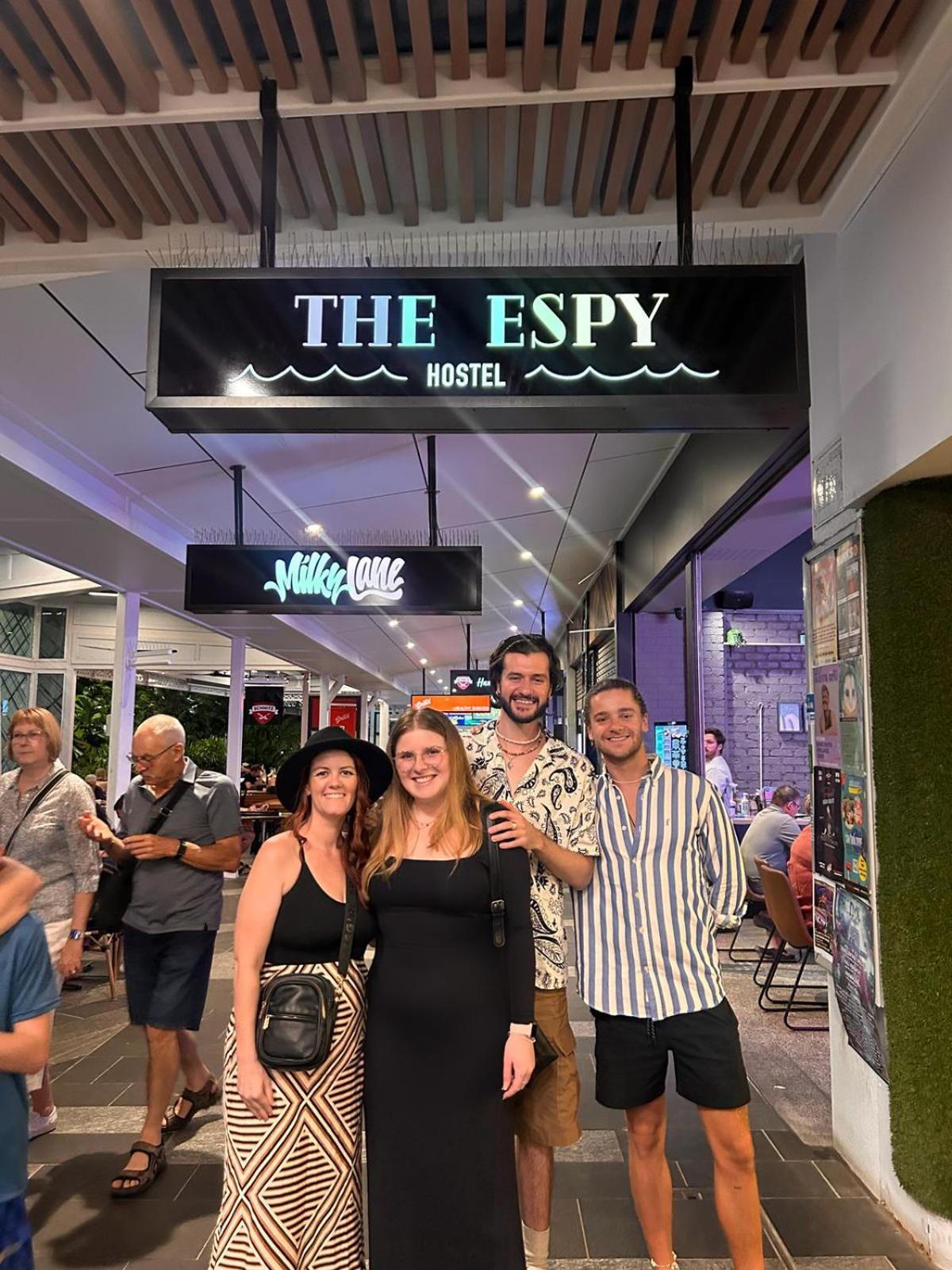 The Espy Hostel Cairns Exteriör bild